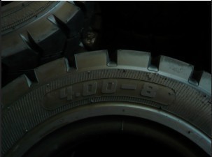 優(yōu)質(zhì)鏟車叉車實(shí)心輪胎400-8 性能特點(diǎn)與選購指南